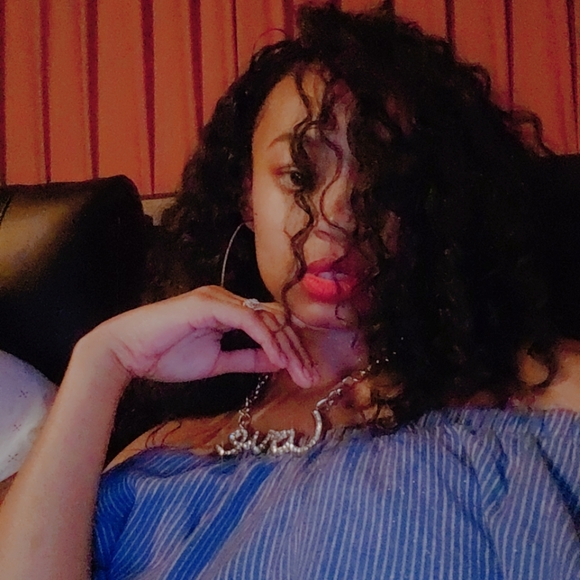 Meet your Posher, Shae - Picture 3 of 4